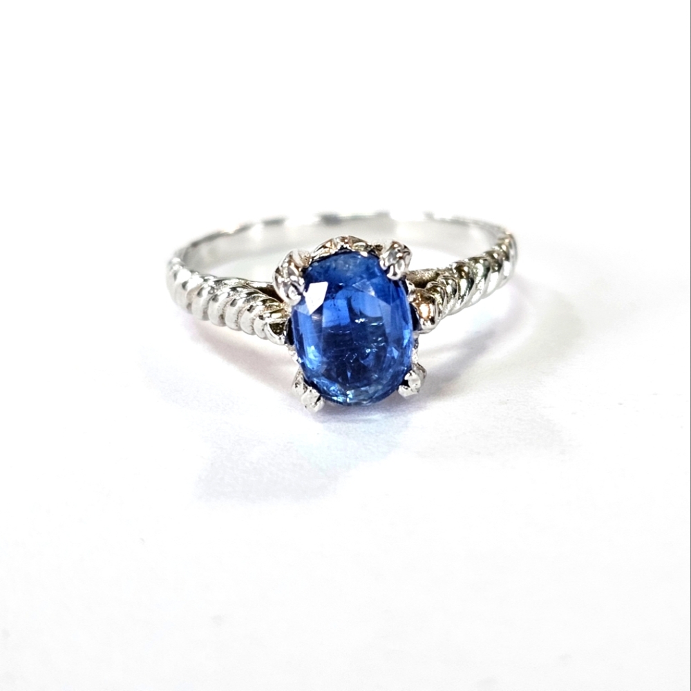 Beautiful Vintage Genuine Kyanite Ring in Rhodium Over Sterling Silver Sz 7! ✨️